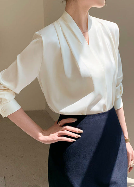 V-neck tuck design shirt R10