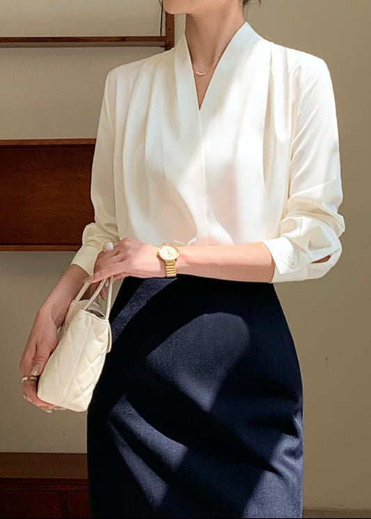 V-neck tuck design shirt R10