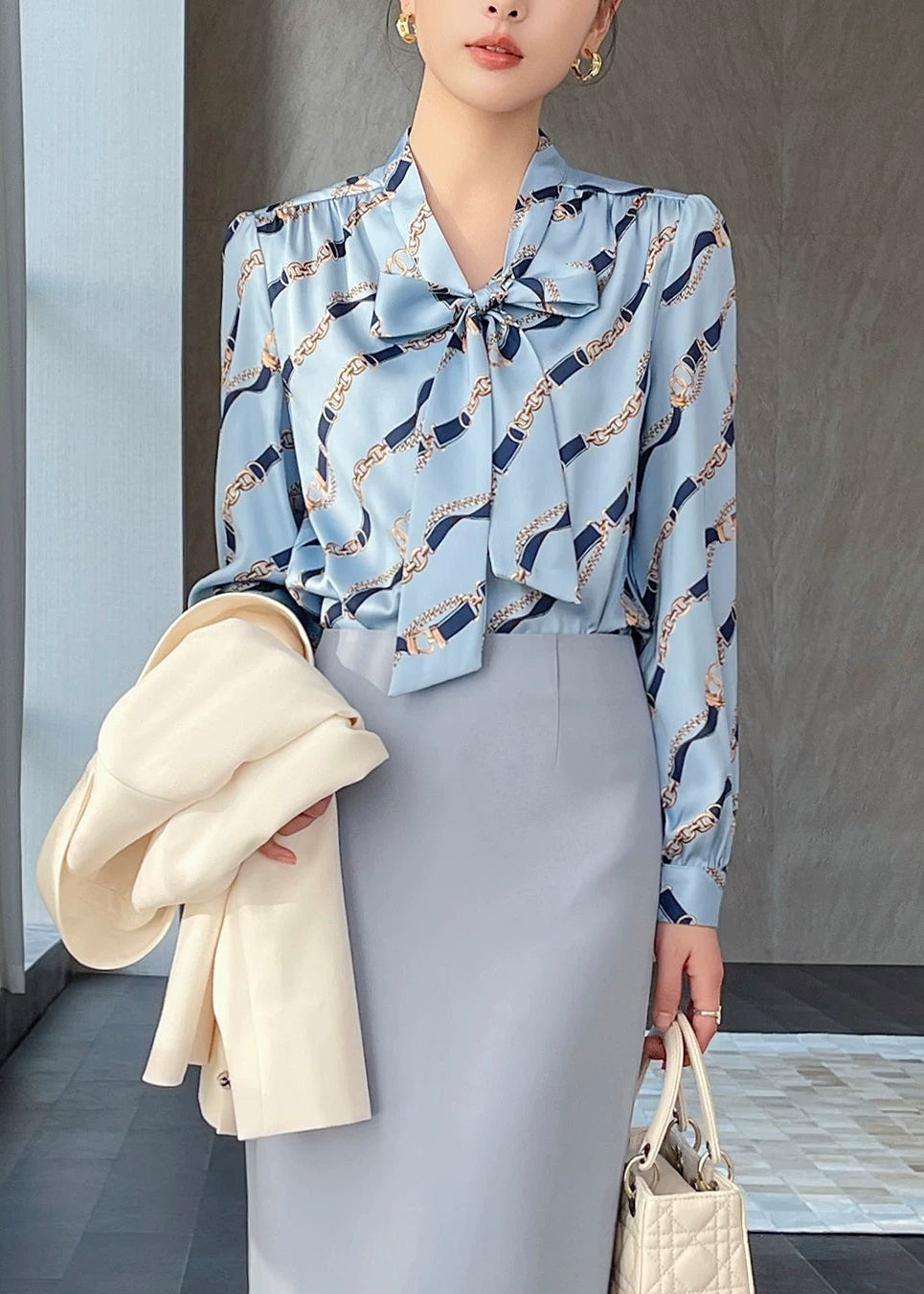 Chain Ribbon Tie Blouse　R77