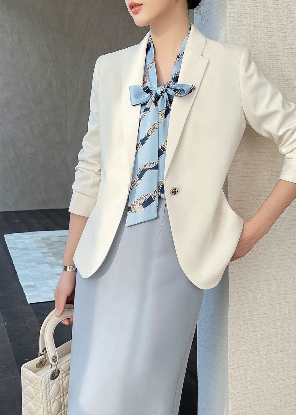 Chain Ribbon Tie Blouse　R77