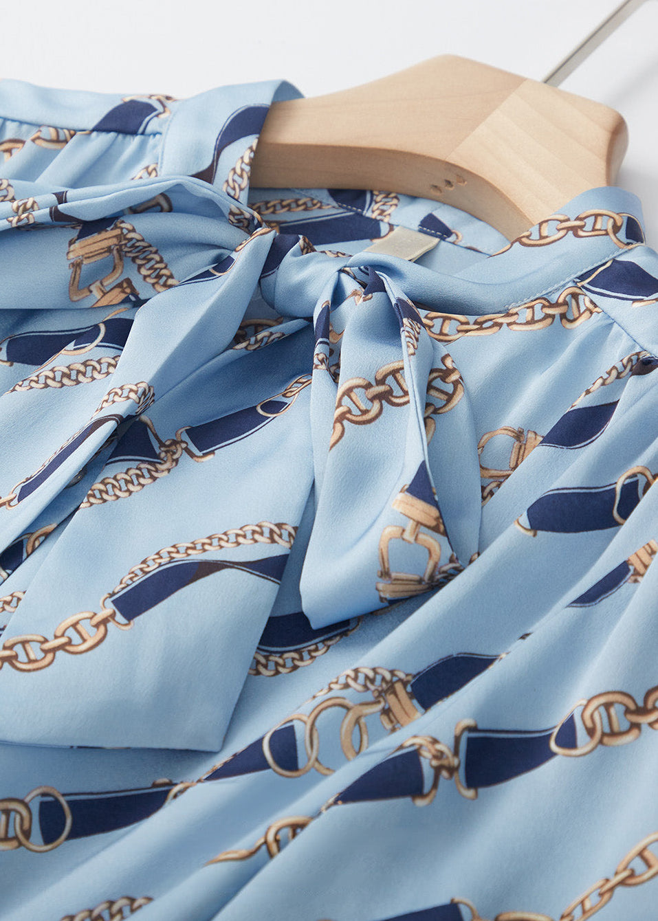 Chain Ribbon Tie Blouse　R77